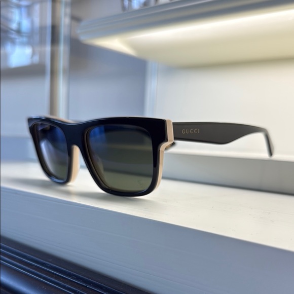 Gucci Black Sunglasses - Picture 1 of 6